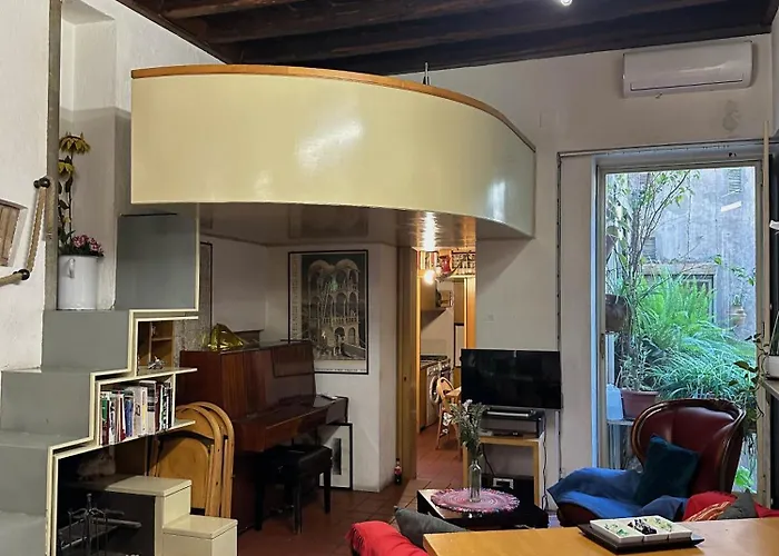 Architect Designed Trendy Flat By Colosseum Apartment *