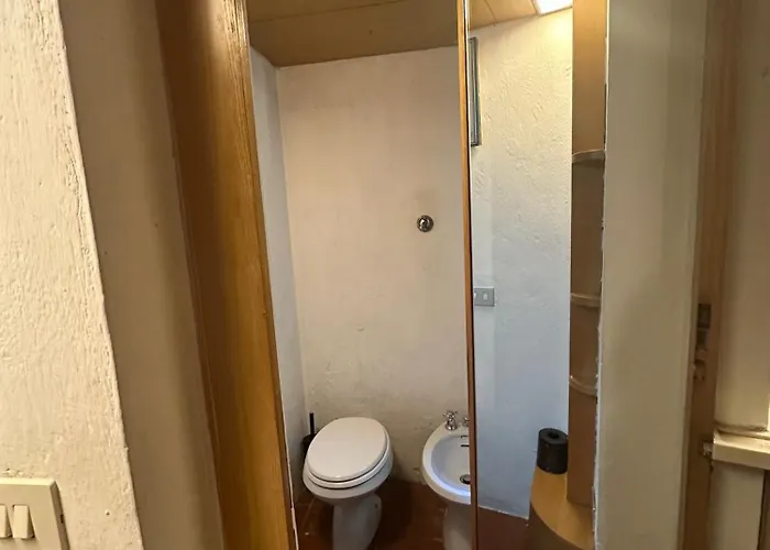 Architect Designed Trendy Flat By Colosseum * Rom